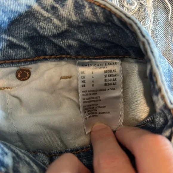 American Eagle boyfriend jeans - Picture 3 of 4